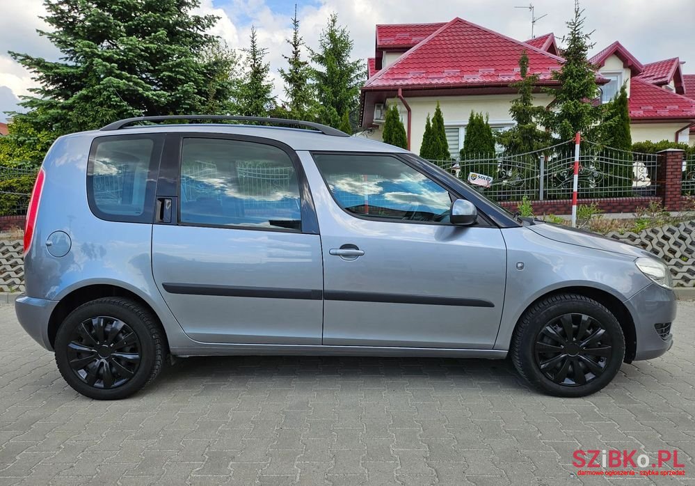 2011' Skoda Roomster 1.2 Tsi Style photo #2