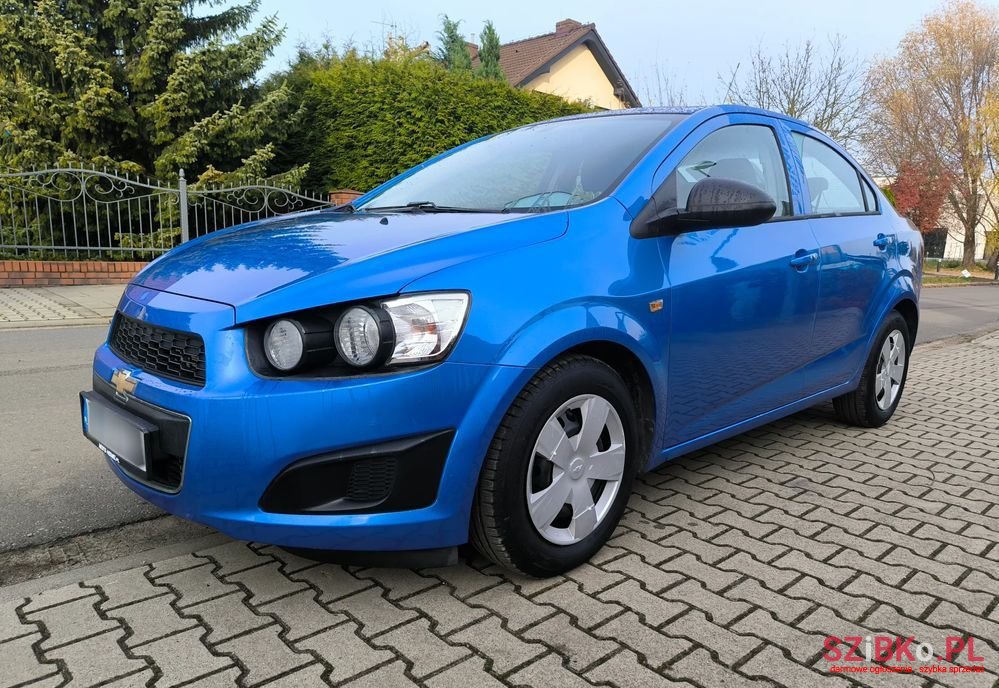 2013' Chevrolet Aveo Ver-1-2-Lt photo #1