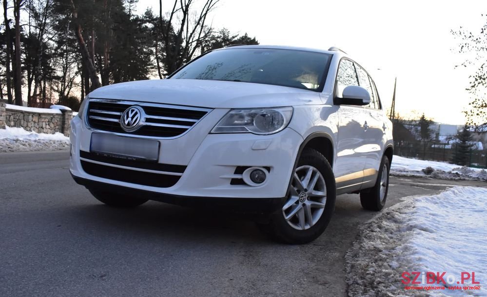 2011' Volkswagen Tiguan photo #1