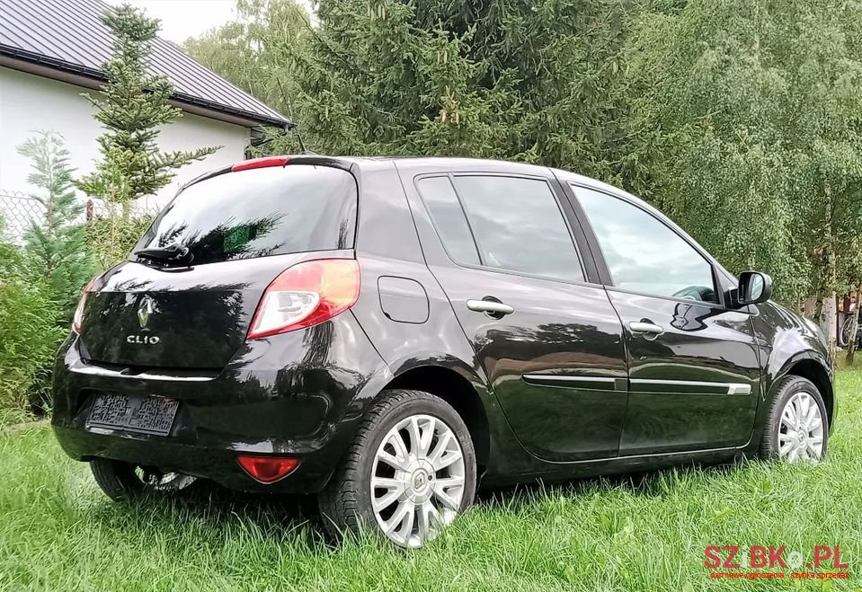 2009' Renault Clio photo #4