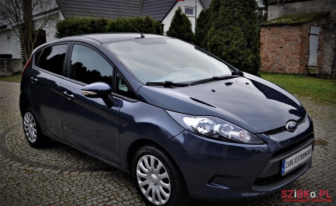 2011' Ford Fiesta photo #3