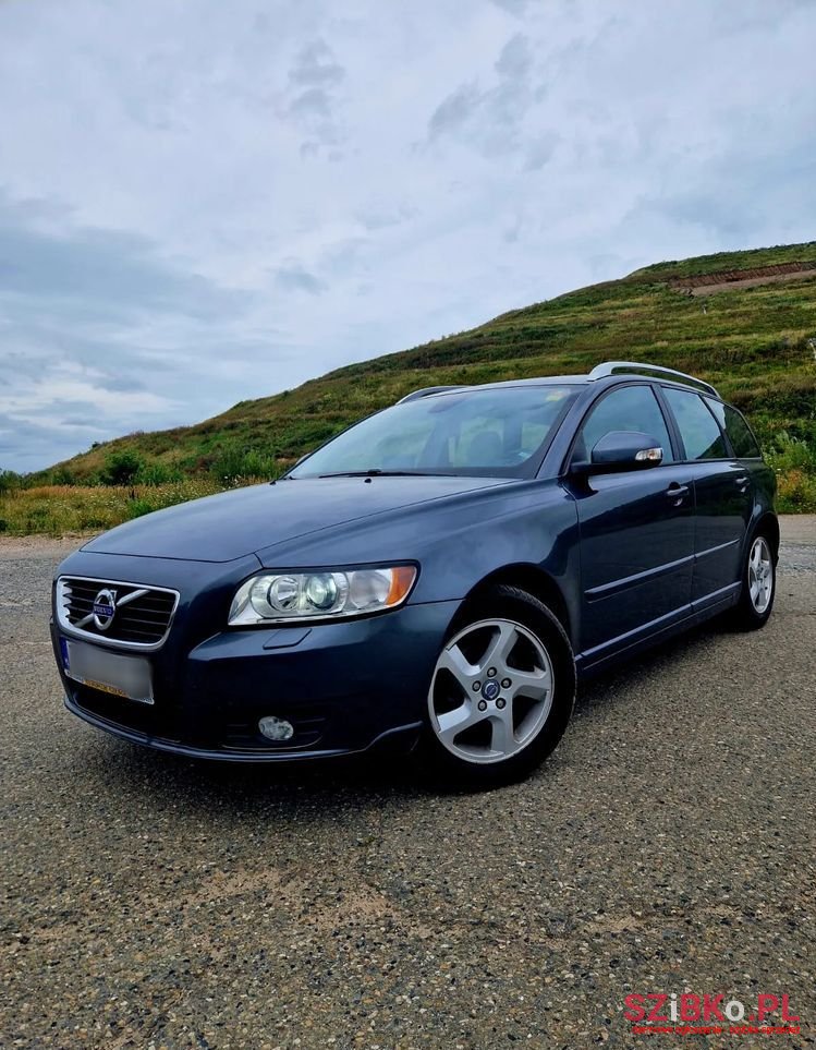 2011' Volvo V50 D2 Summum Start-Stop photo #1