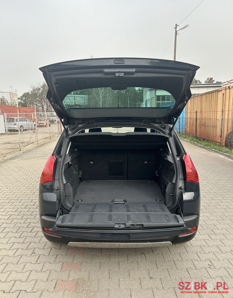 2011' Peugeot 3008 1.6 Hdi Premium photo #2