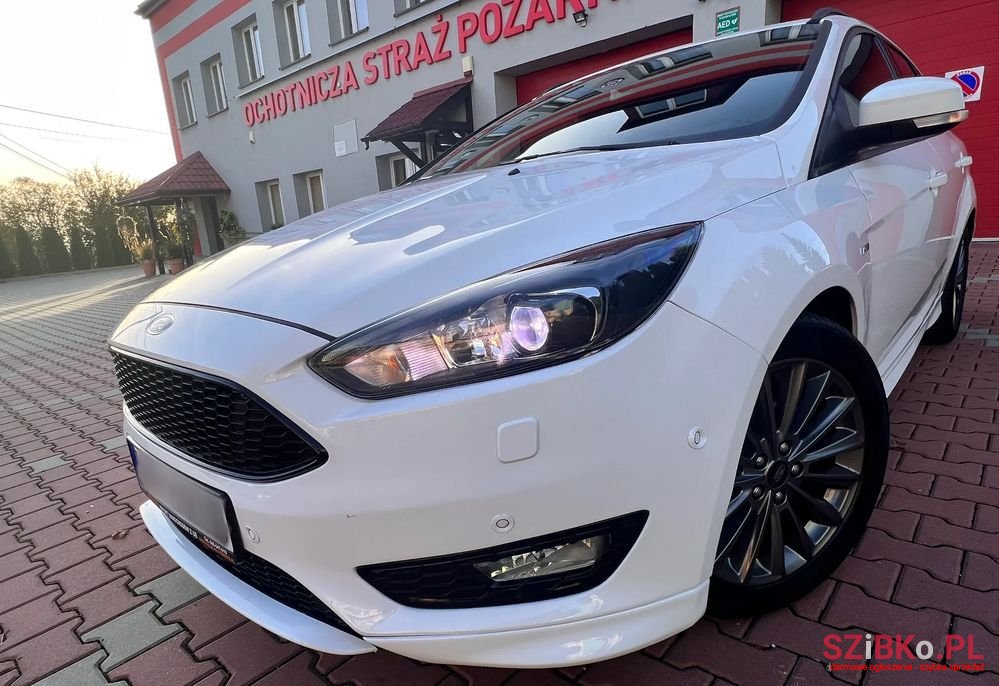 2017' Ford Focus photo #3