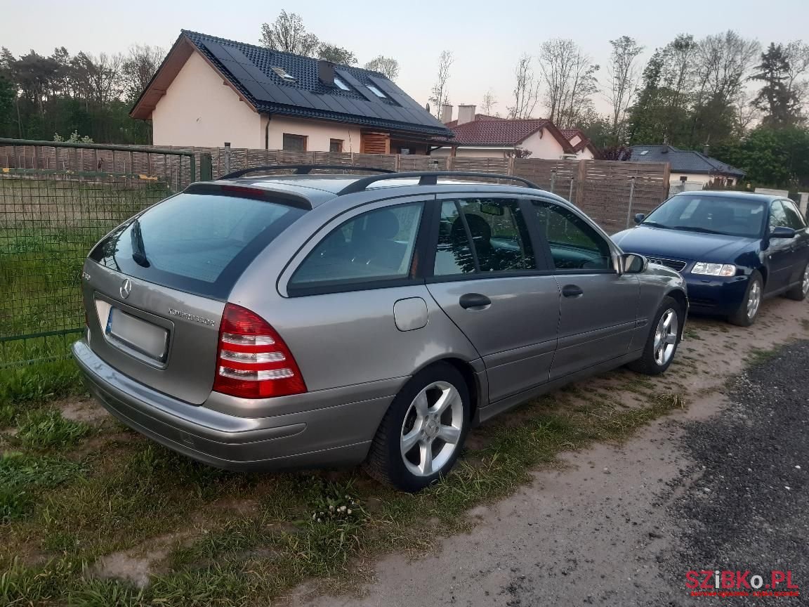 2004' Mercedes-Benz C-Class photo #3