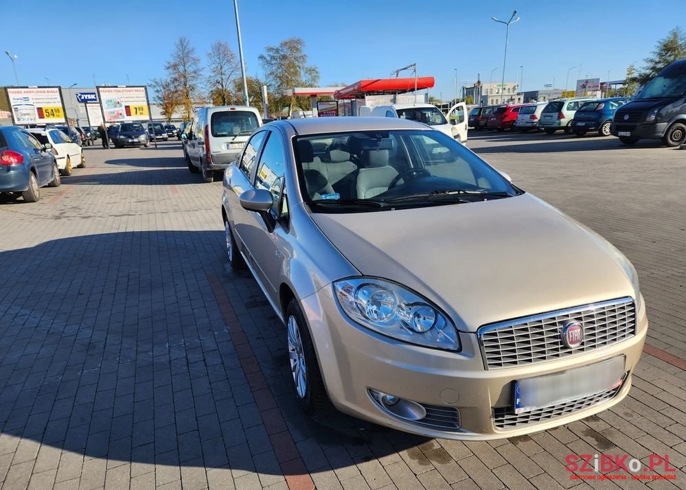 2011' Fiat Linea photo #6