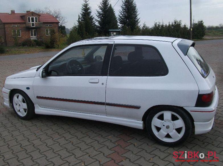 1992' Renault Clio photo #2