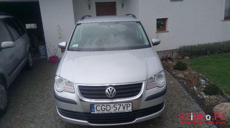 2010' Volkswagen Touran photo #2