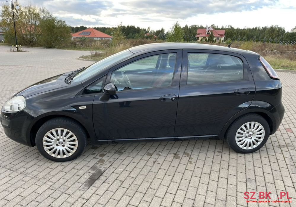 2010' Fiat Punto Evo photo #3