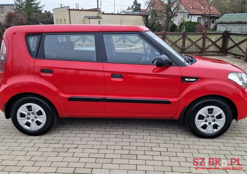 2010' Kia Soul 1.6 Xl photo #2