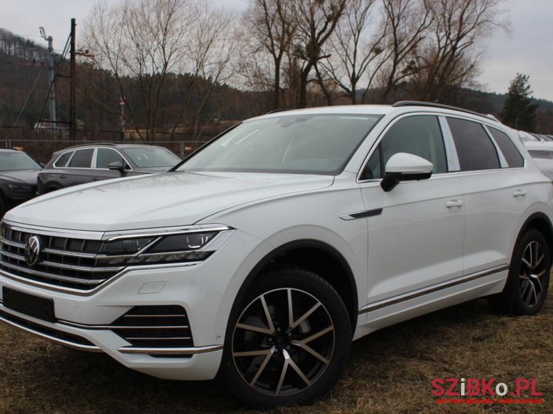 2023' Volkswagen Touareg photo #1