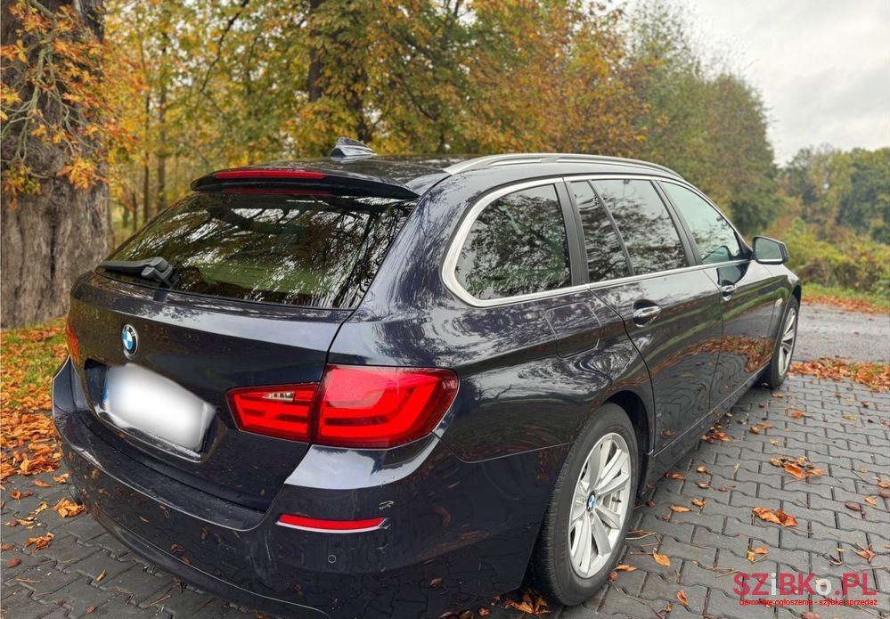 2011' BMW 5 Series photo #6