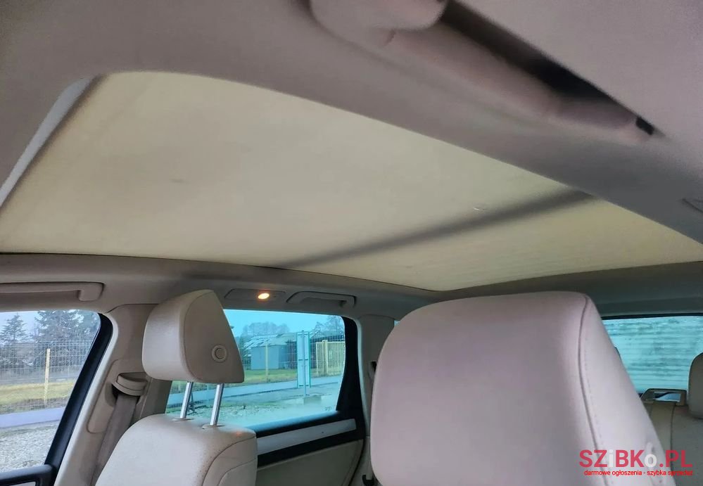 2011' Volkswagen Touareg photo #4