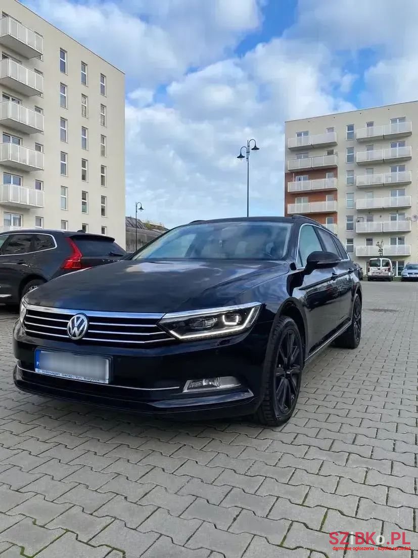 2016' Volkswagen Passat photo #2