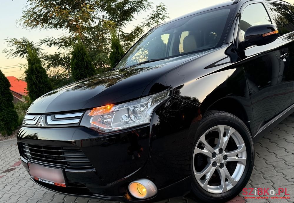 2012' Mitsubishi Outlander photo #3