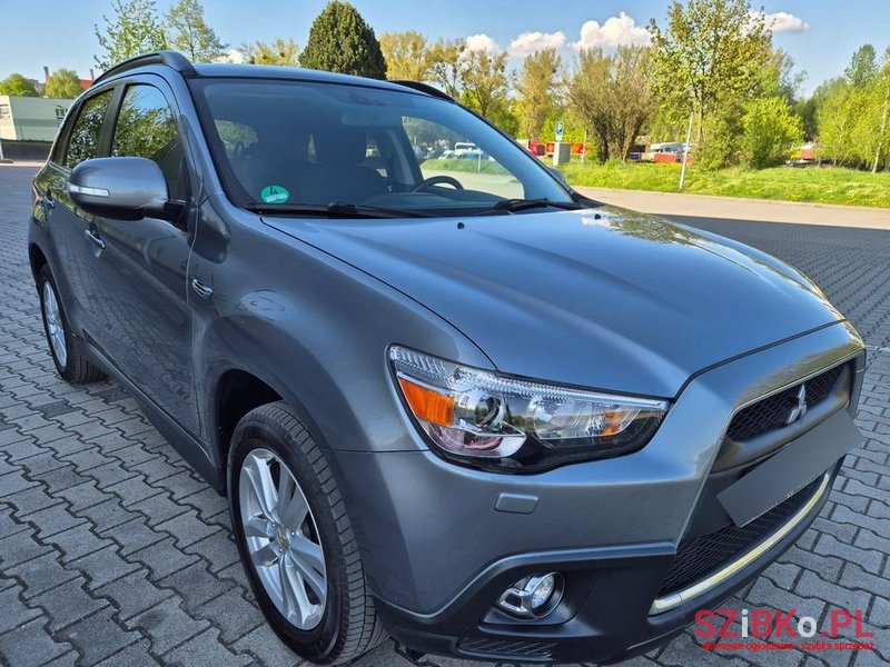 2011' Mitsubishi ASX photo #2