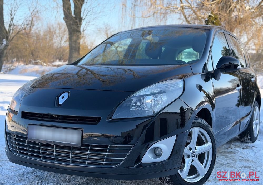 2011' Renault Scenic photo #1