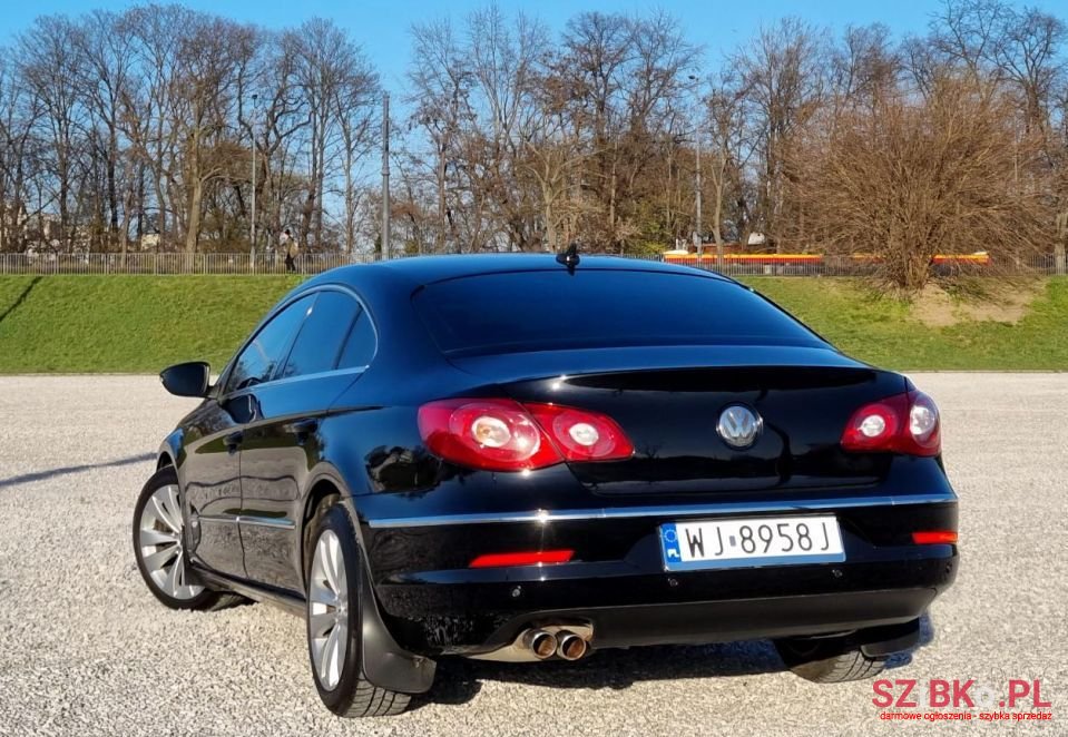 2009' Volkswagen Passat photo #4