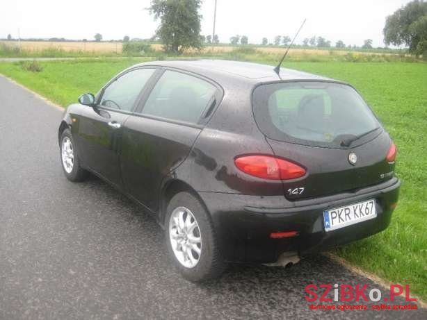 2001' Alfa Romeo 147 photo #2