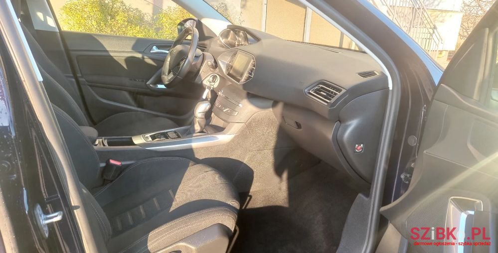 2014' Peugeot 308 photo #6