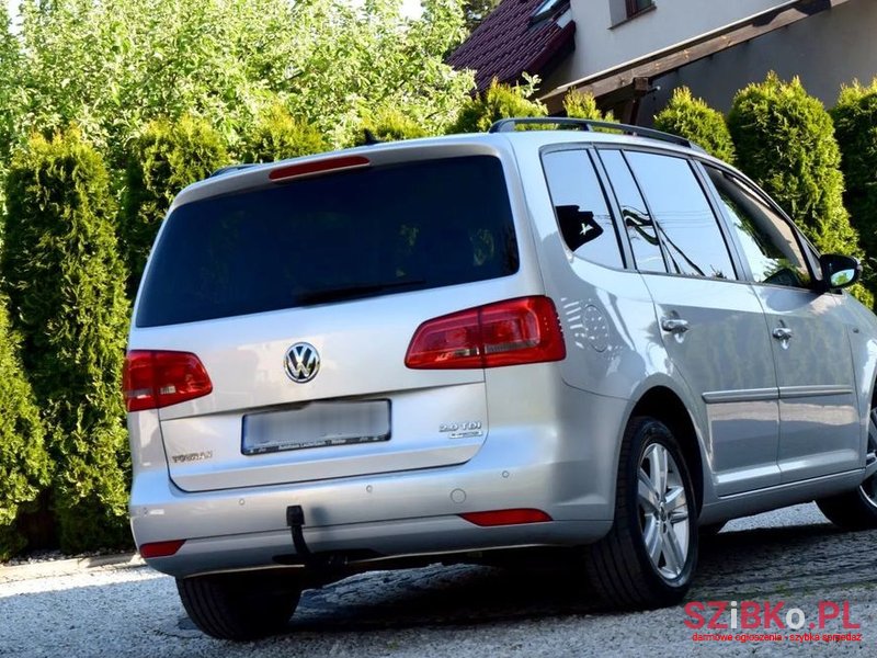 2012' Volkswagen Touran photo #3