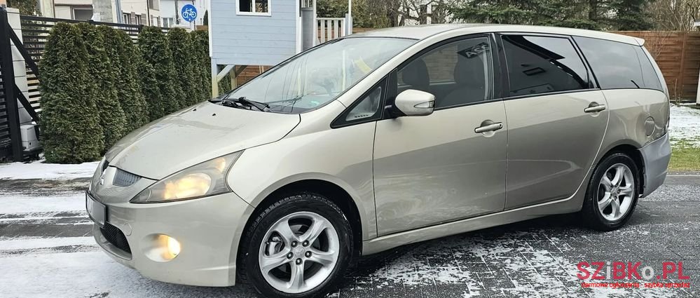 2008' Mitsubishi Grandis photo #4