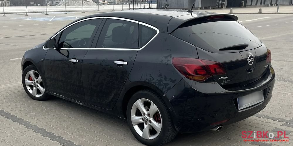 2010' Opel Astra Iv 1.6 T Cosmo photo #4