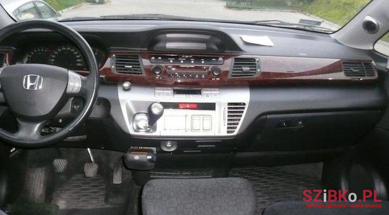 2005' Honda FR-V photo #4