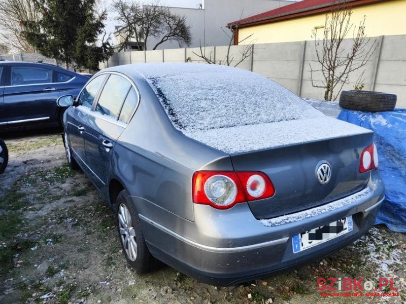 2005' Volkswagen Passat photo #3