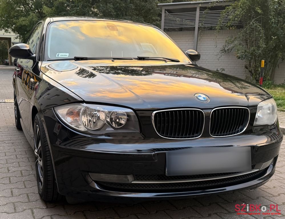 2008' BMW 1 Series 118D photo #1