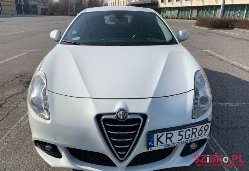 2011' Alfa Romeo Giulietta photo #1