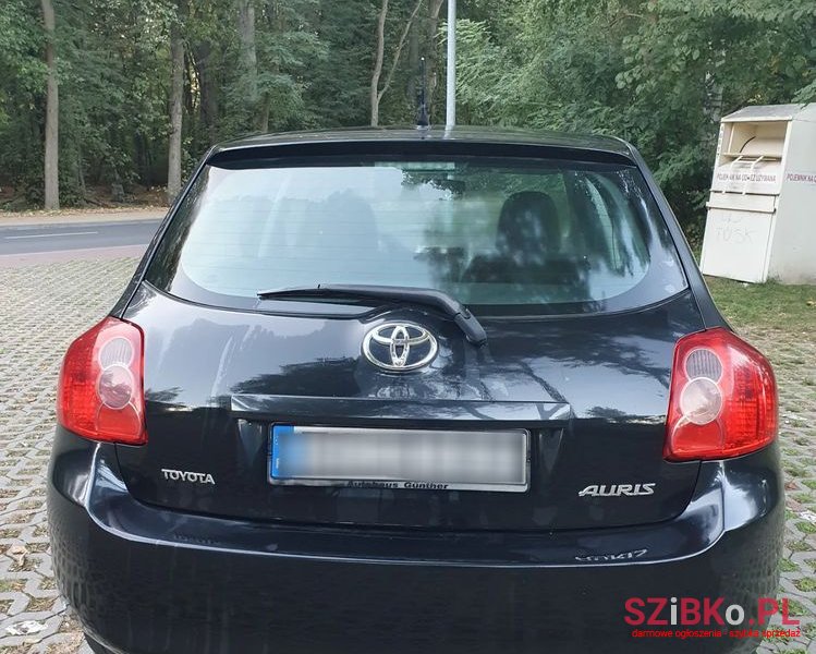 2007' Toyota Auris photo #3