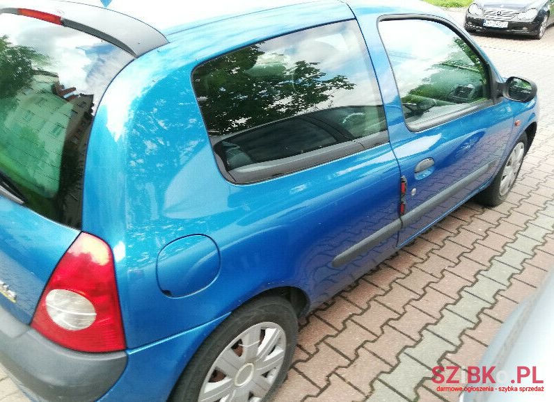 2001' Renault Clio photo #2