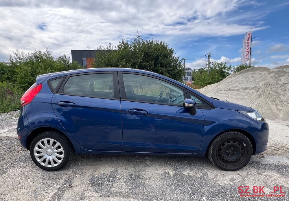 2010' Ford Fiesta photo #6