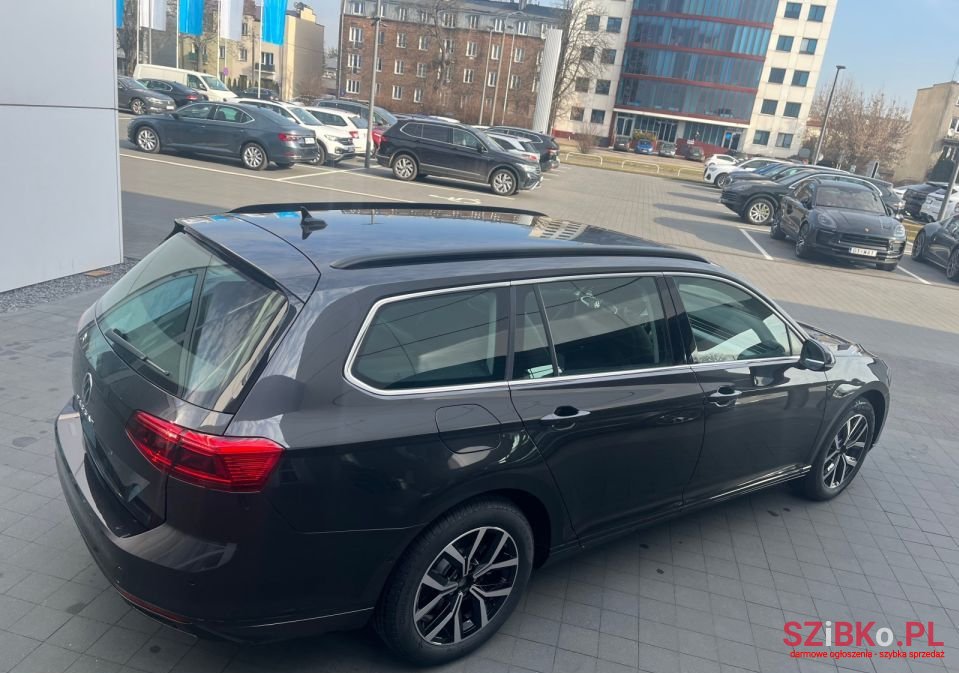 2023' Volkswagen Passat photo #5