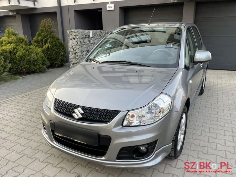 2011' Suzuki SX4 photo #1