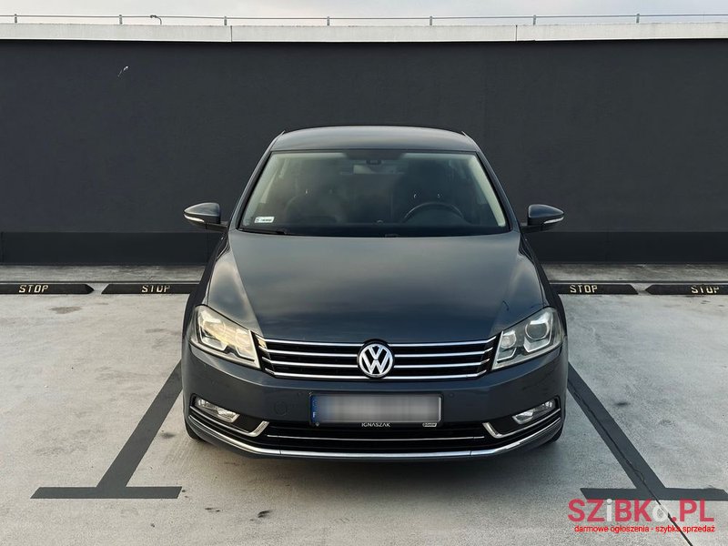 2011' Volkswagen Passat photo #1