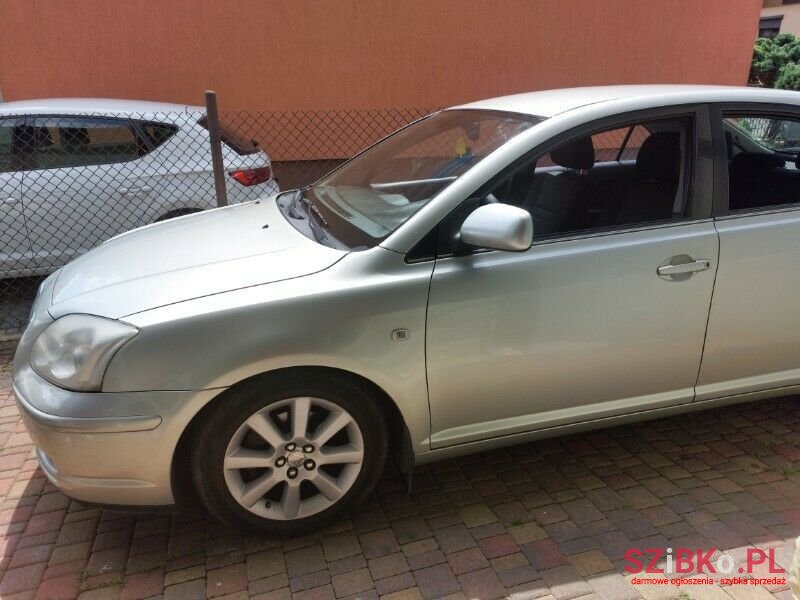 2003' Toyota Avensis photo #1