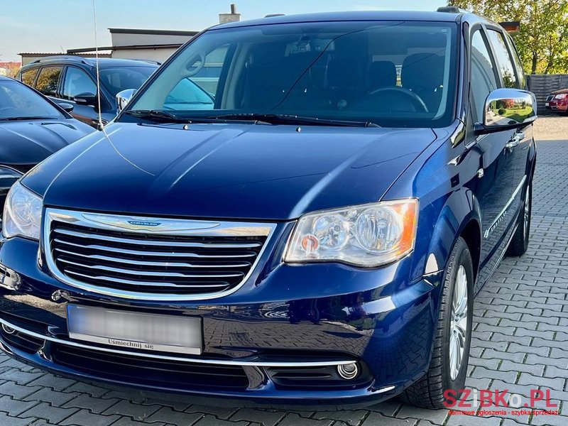 2014' Chrysler Town & Country 3.6 Limited photo #2
