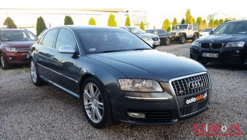2007' Audi S8 photo #1