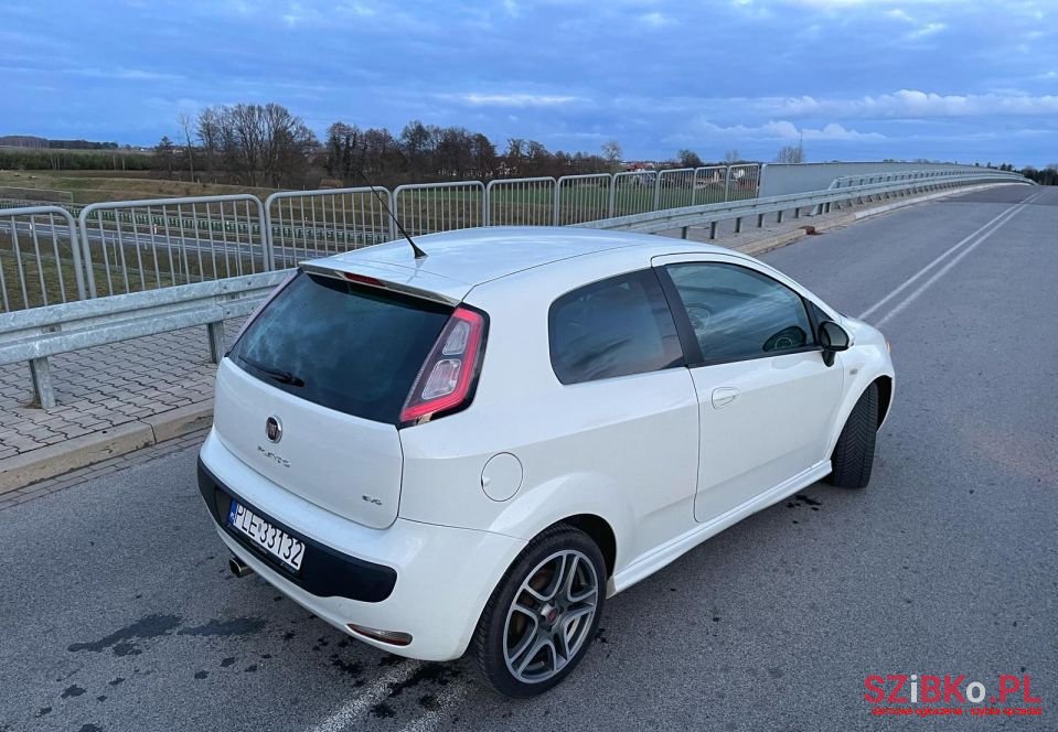 2010' Fiat Punto Evo photo #4