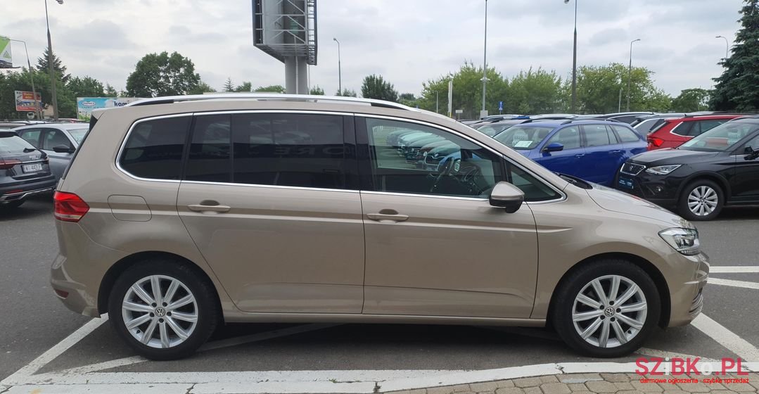 2017' Volkswagen Touran photo #4