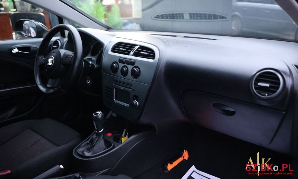 2009' SEAT Leon photo #5
