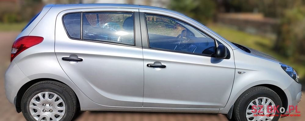 2010' Hyundai i20 1.2 Classic photo #2