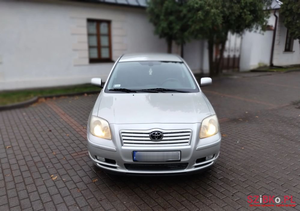 2005' Toyota Avensis photo #4