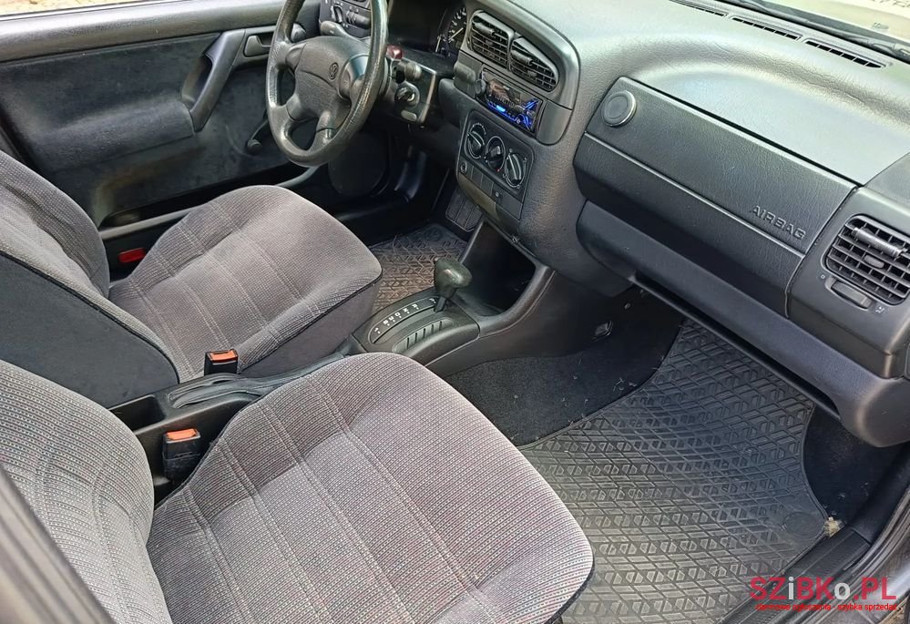 1994' Volkswagen Vento photo #6