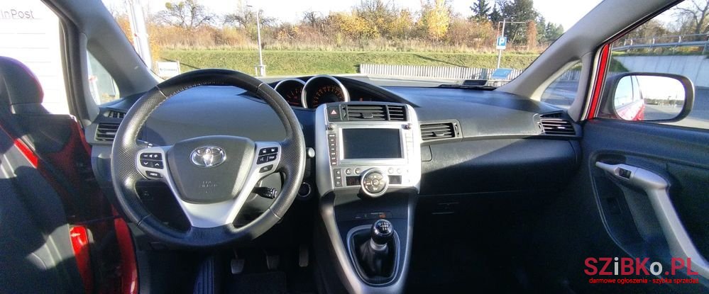 2010' Toyota Verso photo #6