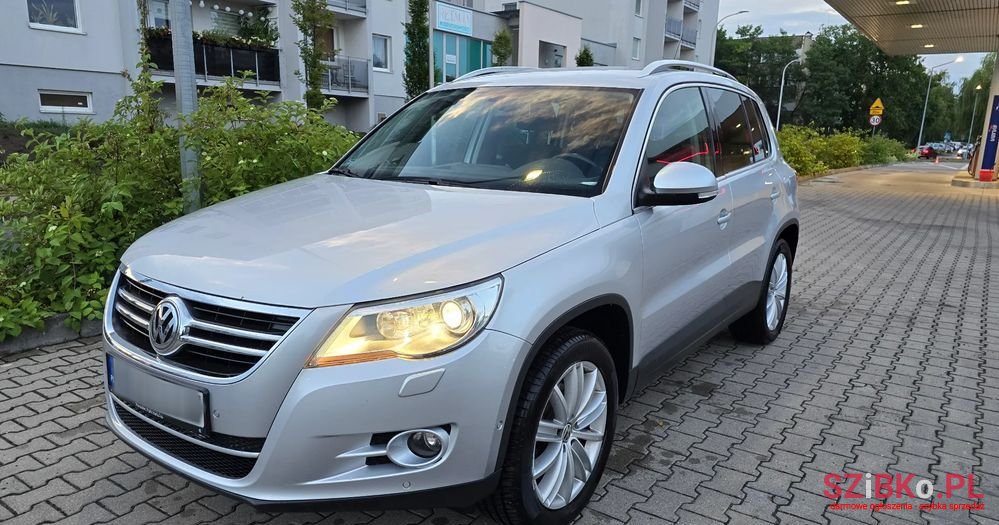 2011' Volkswagen Tiguan photo #1