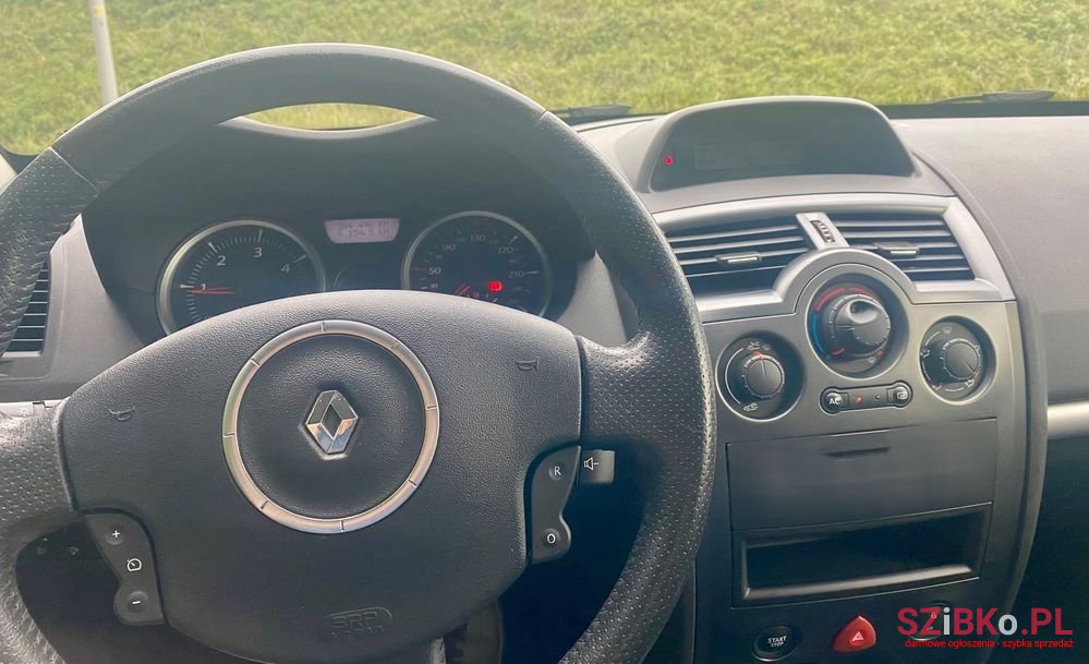 2009' Renault Megane photo #2