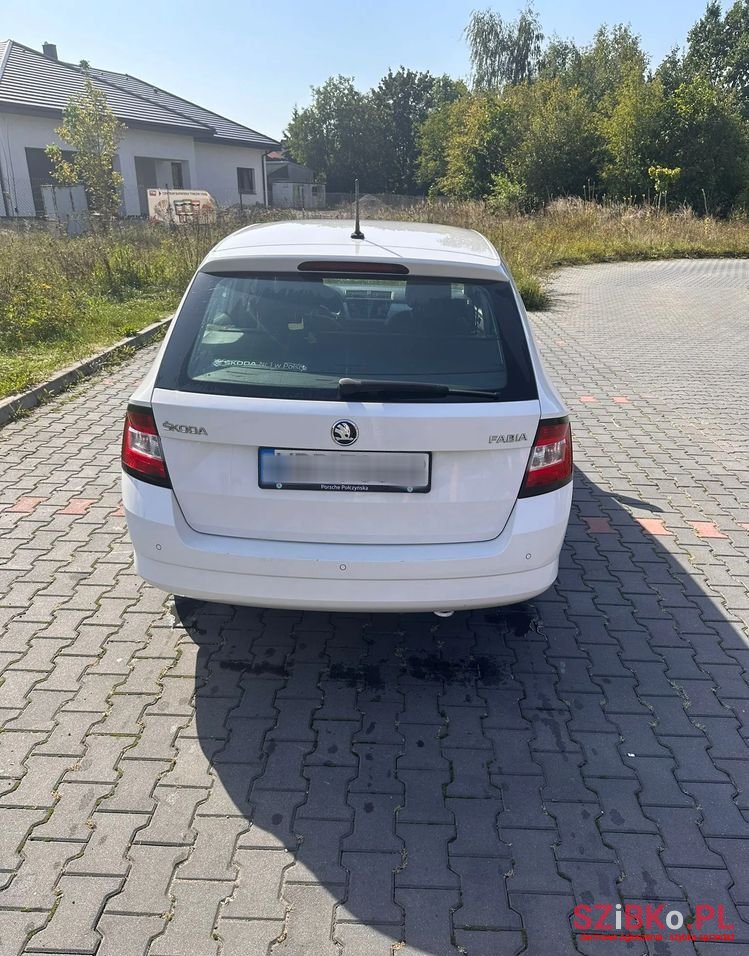 2017' Skoda Fabia 1.4 Tdi Ambition photo #3